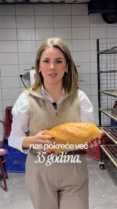 Tematska fotografija, prikazuje sveže pečeno potico