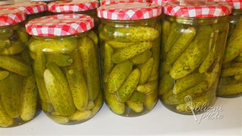 klasične vložene kisle kumarice v kozarcih