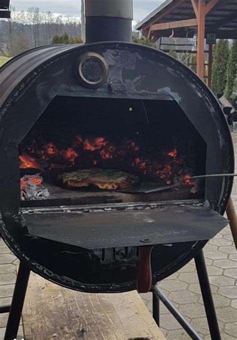 Stara kmečka peč za peko kruha in pogač