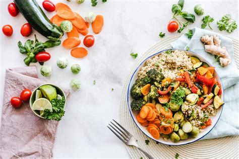 Grafični prikaz razlike v vnosu hranil med različnimi dietami (LCHF, veganstvo, vegetarijanstvo, vsejedci)