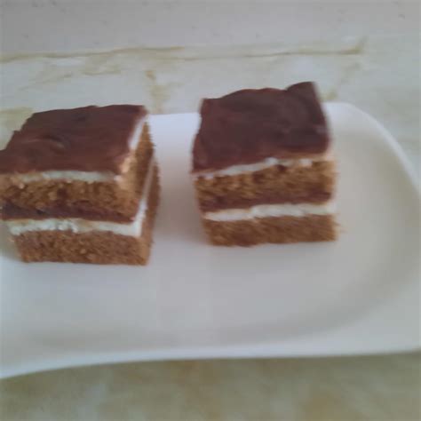 slika čokoladnih kock z bogatim prelivom