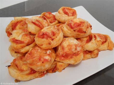 Pica polžki iz pirinega testa