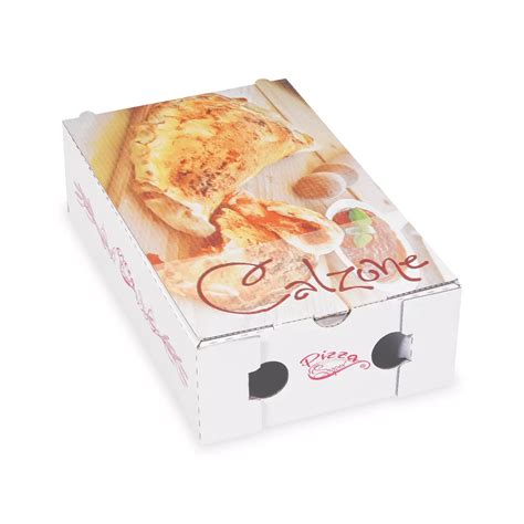 Pečen calzone, prerezan na pol