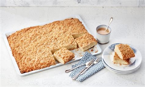 Prikaz svilnato gladkega, vzhajanega kvašenega testa v skledi