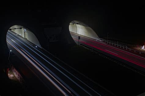 Fotografija Andreja Klobase med pogajanji o blokadi predora Karavanke.