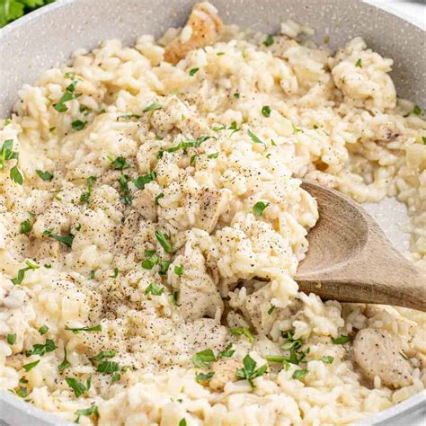 Thematic photo of a delicious chicken risotto ready to be served