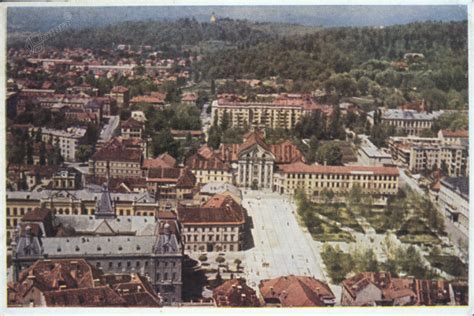 Zgodovinska fotografija Kongresnega trga v Ljubljani leta 1999