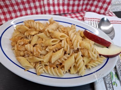 Ilustracija Marcom Polom in testeninami