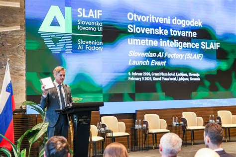 Zgodovinska fotografija slovenske slaščičarne ali tovarne čokolade