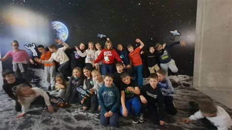 Tematsko fotografijo slaščičarskega mojstra Gorazda Potočnika in voditeljice Maje Nemec v studiu