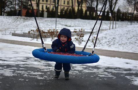 Fotografija otrok na igralih na ranču