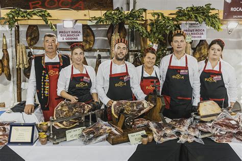Fotografija festivala kraškega pršuta