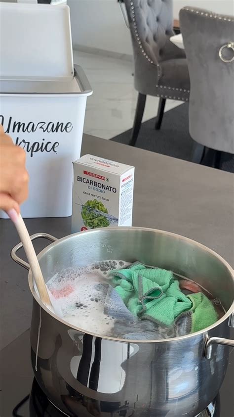 postopek blanširanja kopriv v vreli vodi