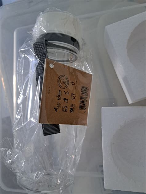 Primerjava pravilno vzhajanega krofa z belim obročkom in krofa, ki ni pravilno vzhajal.