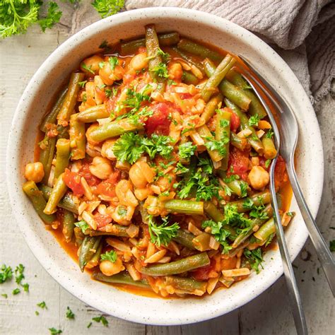 Thematic photo of a traditional Slovenian chicken stew with green beans in a pot