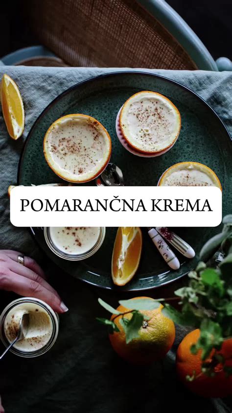 Fotografija sestavin: pločevinka kokosovega mleka/smetane, sirup/sladkor, vanilija na leseni deski