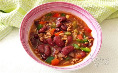Slasten chili con carne z mleto govedino in rdečim fižolom