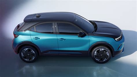 Fotografija odprtega prtljažnika Opel Mokka z zloženimi sedeži