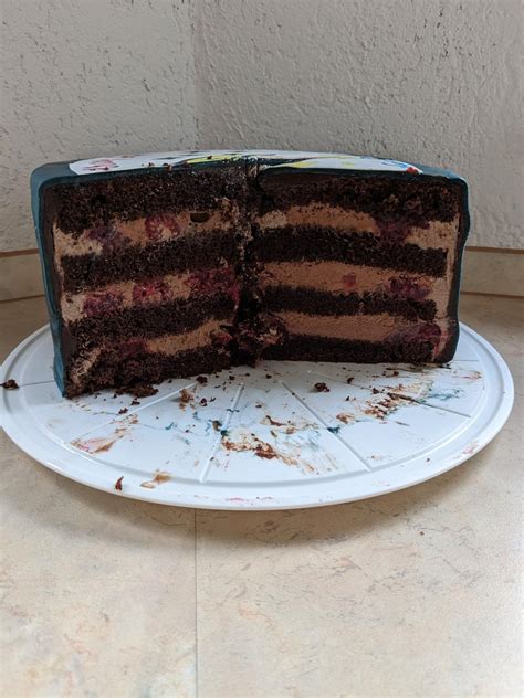 foto sestavljene torte v plasteh