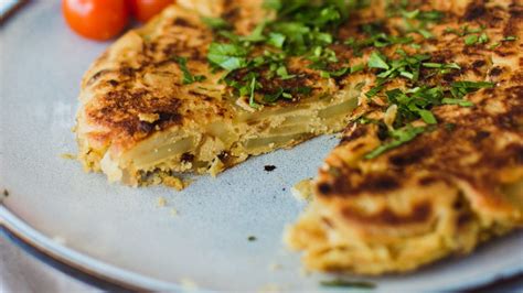 španska tortilja z bučkami in krompirjem