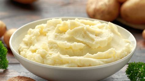 Pripravljen pire krompir kot okusna priloga