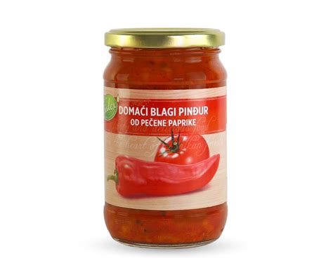Fotografija različnih vrst ajvarja: blagi, pekoči, z jajčevci (pinđur)