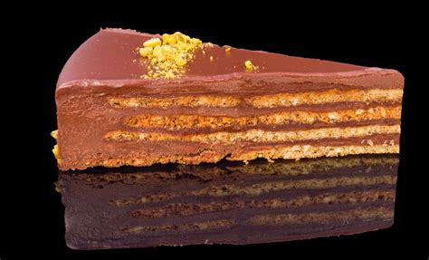 Prestižna Garaš torta s čokoladnim prelivom