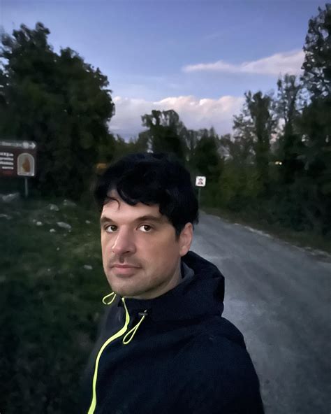 Prikaz čiščenja in priprave piščančjih jeter pred kuhanjem