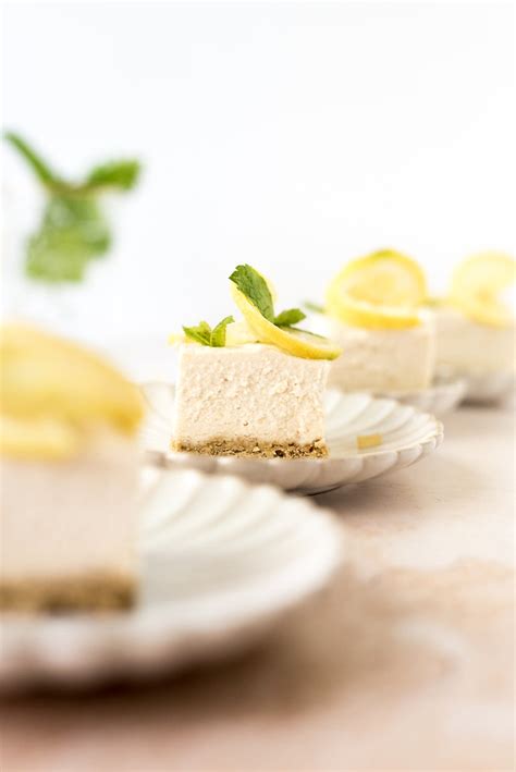 Skleda mascarpone kreme z naribanim ingverjem in medom