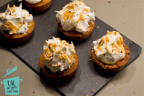 slika mini pomarančnih pit z meringue