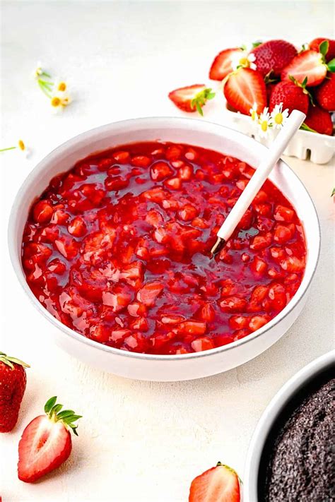 A raw strawberry cake with a creamy filling and fresh strawberry topping.
