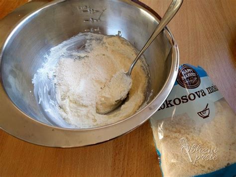 Fotografija piškotov iz treh sestavin