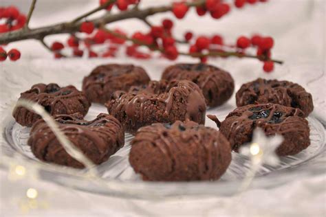 Ajdovi čokoladni piškoti z brusnicami