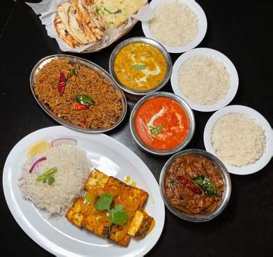 raznolike jedi indijske kuhinje v restavraciji Mint Indian Bistro