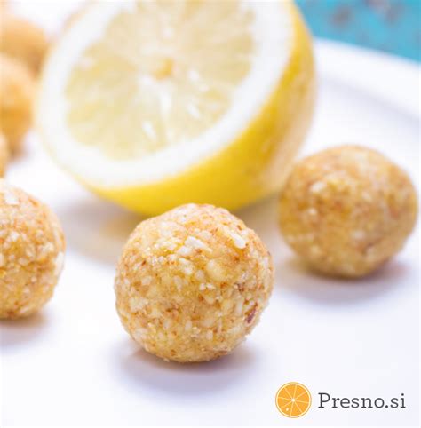 Sveže limonine kroglice z makovimi semeni na krožniku