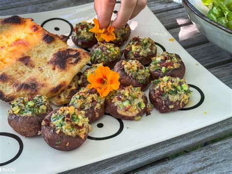 fotografija paprik, ki se pečejo na žaru