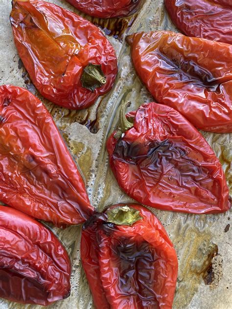 infografika z različnimi načini uporabe pečene paprike