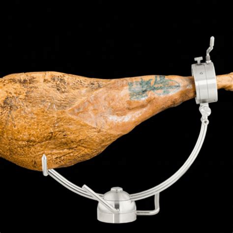 Diagram prikazuje pravilno vpenjanje pršuta v stojalo