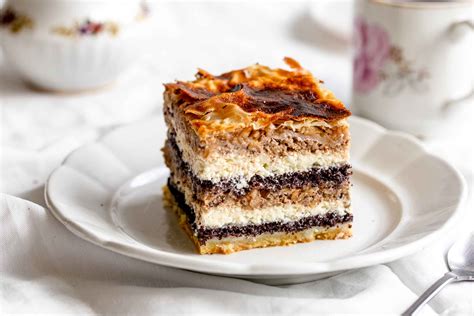 prekmurska gibanica v prerezu z vidnimi plastmi