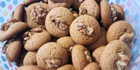 Prikaz sestavin za beljakovinske medenjake