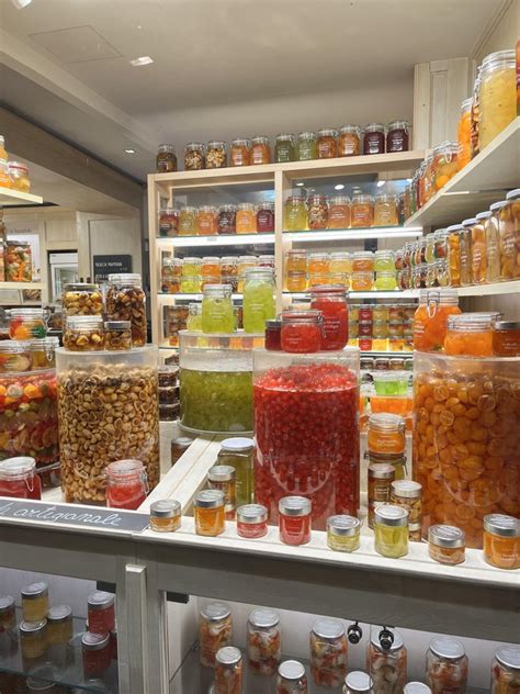 Različne vrste sadnih kompotov in čežan