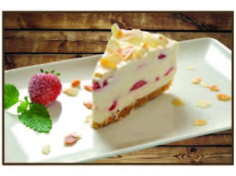 Okrašena torta z mascarponejem in breskvami