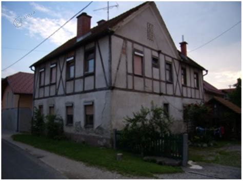 prijazno osebje Domačije Belica ponuja domače pridelke