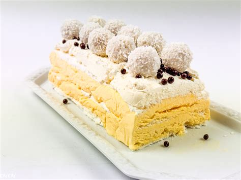 Zamrznjena torta, tesno ovita v folijo