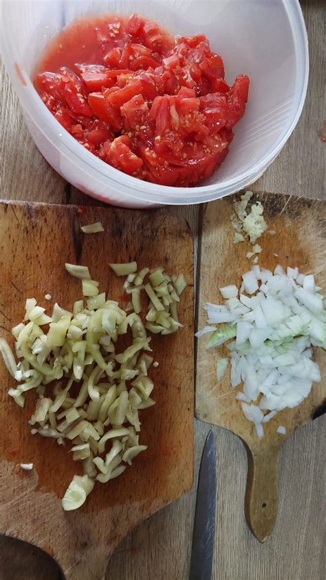 Sveža zelenjava za sataraš (paprika, paradižnik, čebula)