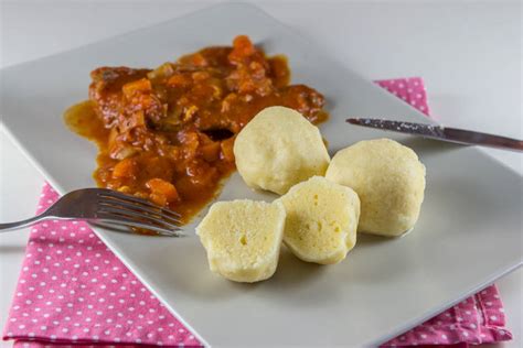 Infografika: možnosti uporabe pšeničnega zdroba (močnik, polenta, sladice, njoki, žličniki)