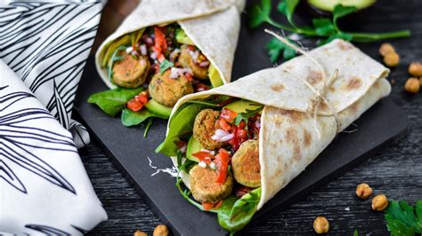 Tematsko foto: Bogato nadevan veganski wrap
