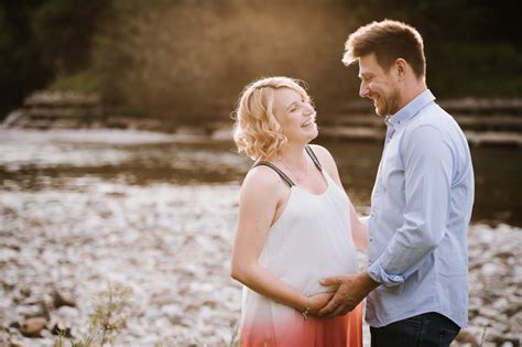 Tematska fotografija prestrašene nosečnice