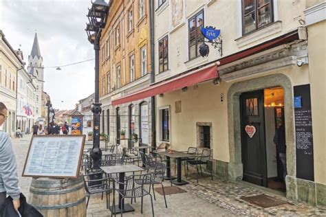 Zunanji posnetek restavracije Shambala v Ljubljani