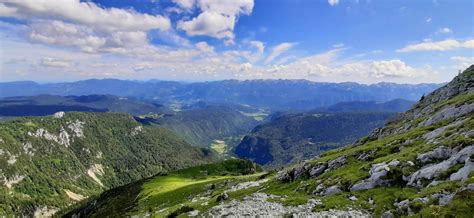 Pogled na Julijske Alpe s Triglavom v ozadju